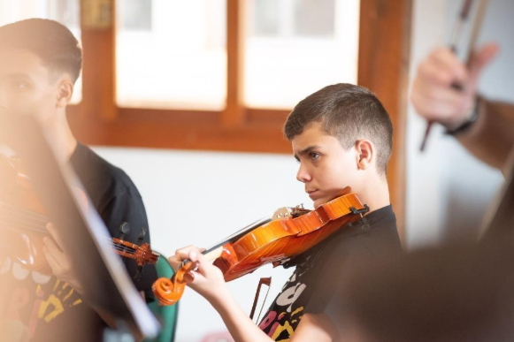 Orquestra de Cordas do GURI se apresenta no Teatro Municipal